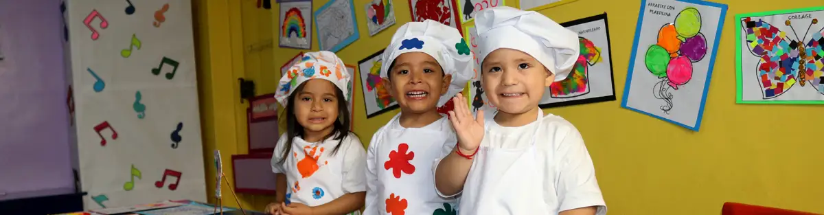 Actividades creativas en el aula que fomentan la imaginación y participación de estudiantes de primaria